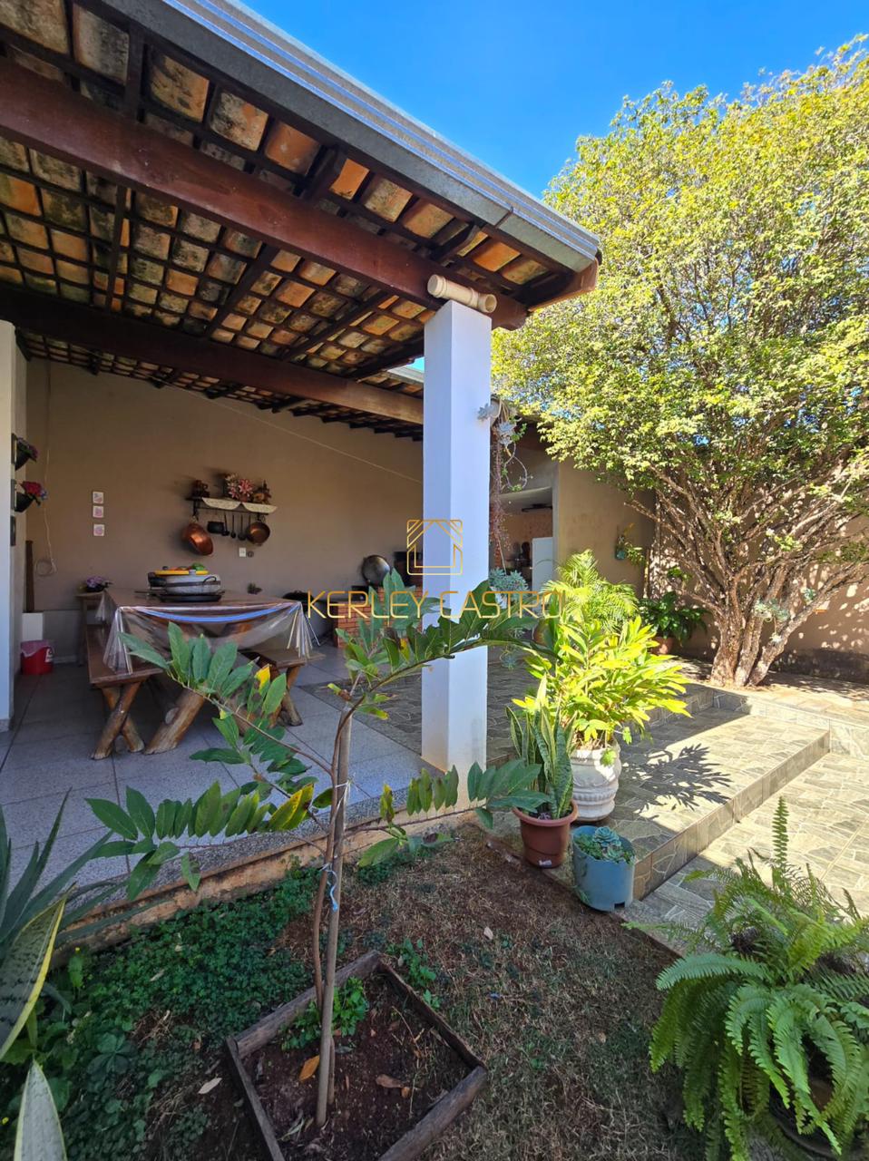 VENDO CASA NA REGIÃO DO BOM JARDIM -Sete Lagoas,MG